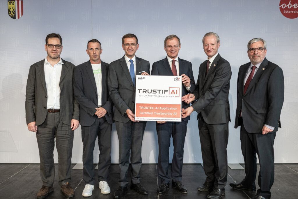 From left to right: Dipl.-Ing. Dr. Bernhard Nessler (Research Manager Deep Learning and Certification SCCH), Dipl.-Umweltwiss. Mag. Markus Manz (CEO Software Competence Center Hagenberg (SCCH)), Economic Affairs and Research Provincial Councillor Markus Achleitner, Governor of Upper Austria Mag. Thomas Stelzer, DI Dr. Stefan Haas (CEO TÜV AUSTRIA) and Dipl.-Ök. Thomas Doms (Managing Director TRUSTIFAI) (c) Upper Austria / Peter Mayr