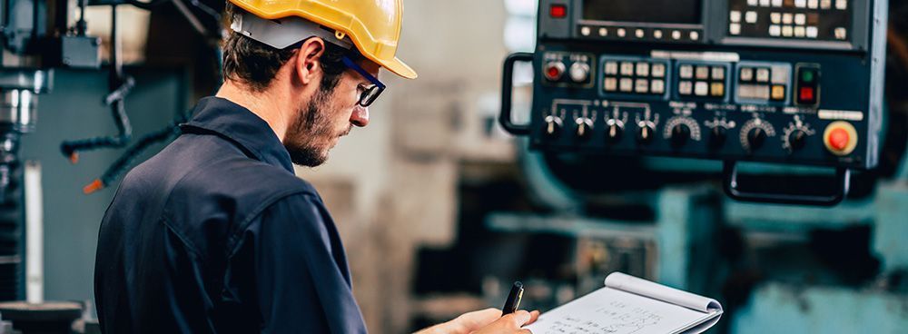 tuv-austria-hellas-automated-machinery-technician-shutterstock_1640368495_Quality-Stock-Arts-500x560px.jpg
