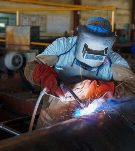 TÜV AUSTRIA Hellas Τεχνικός Συγκολλήσεων | Welder Technician (C) Shutterstock, Thaweesak Thipphamon
