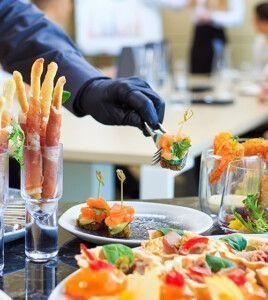 Food and Beverage Sector Employee (restaurant / bar / conference waiter) | shutterstock 2148892931 David Tadevosian 541x225px