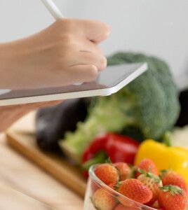 Digital Skills in Health with an Emphasis on Nutrition | shutterstock 2284467597 Shutter.B 541x225px